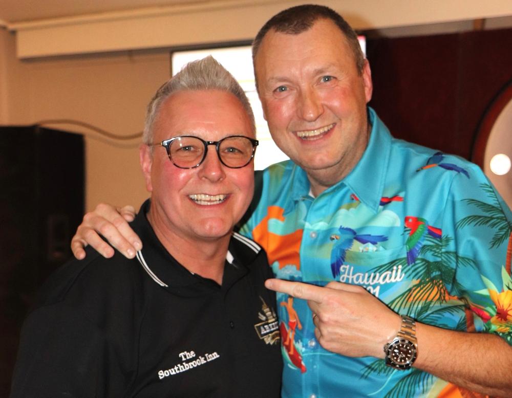 From left:  Alun Rossiter (Landlord, The Southbrook Inn) and Wayne Mardle  