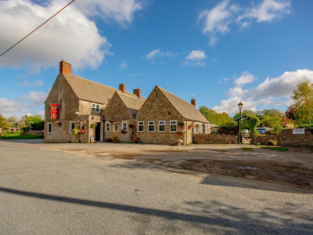 Cotswold Water Park pub to be restored after sale