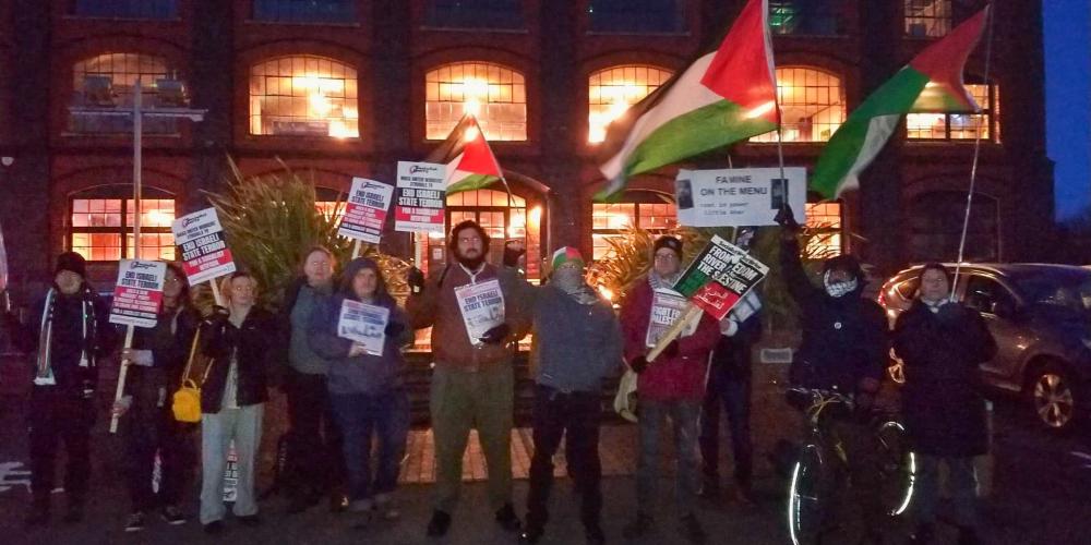 Palestine protest in Swindon at Labour Party fundraiser 