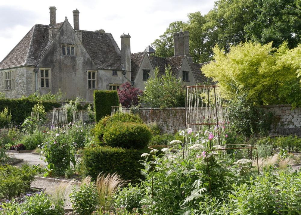 Avebury's Easter Trail and guided manor tours