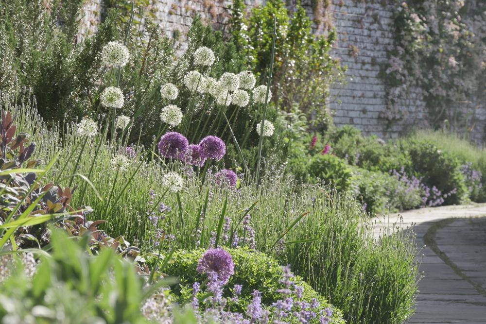 Avebury Manor Garden