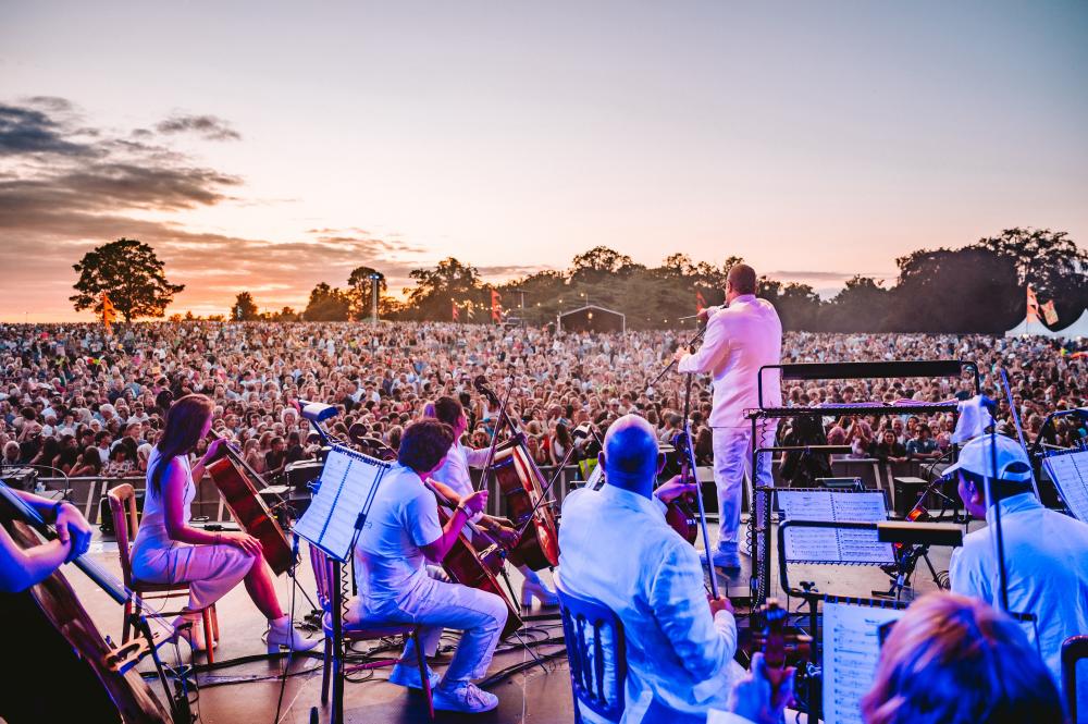 Urban Soul Orchestra performing the Classic Ibiza Sundowner Set. Photo by David Evans Photography