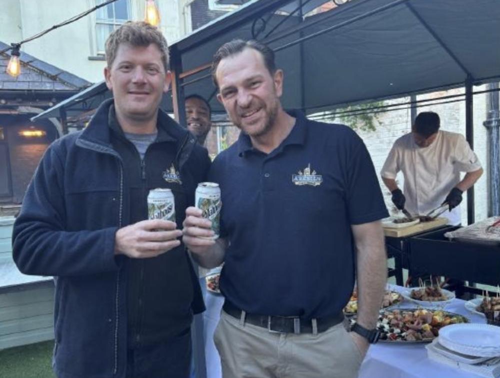 From left: Alex Arkell (Head Brewer) & Nick Panterlis (Manager, White Hart, Whitchurch)
