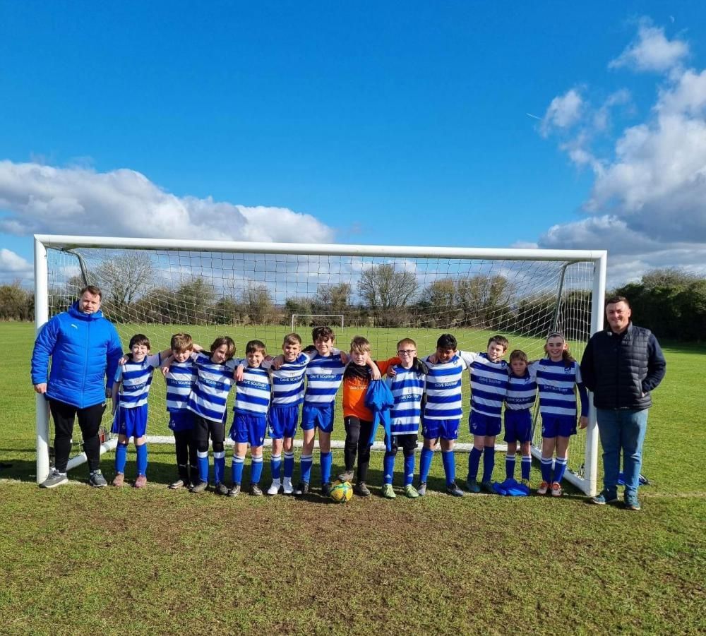 Dave Southby (far right) of Dave Southby Financial Planning with the Wroughton Tornadoes U11 football team. 