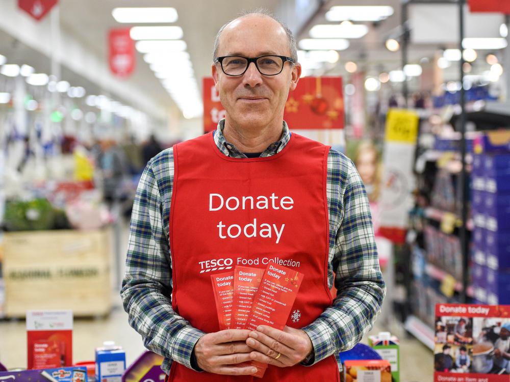 One of the food collection volunteer team
