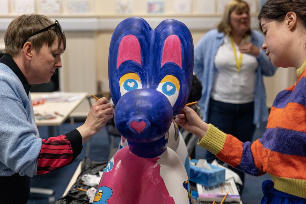 A Swinpup being painted