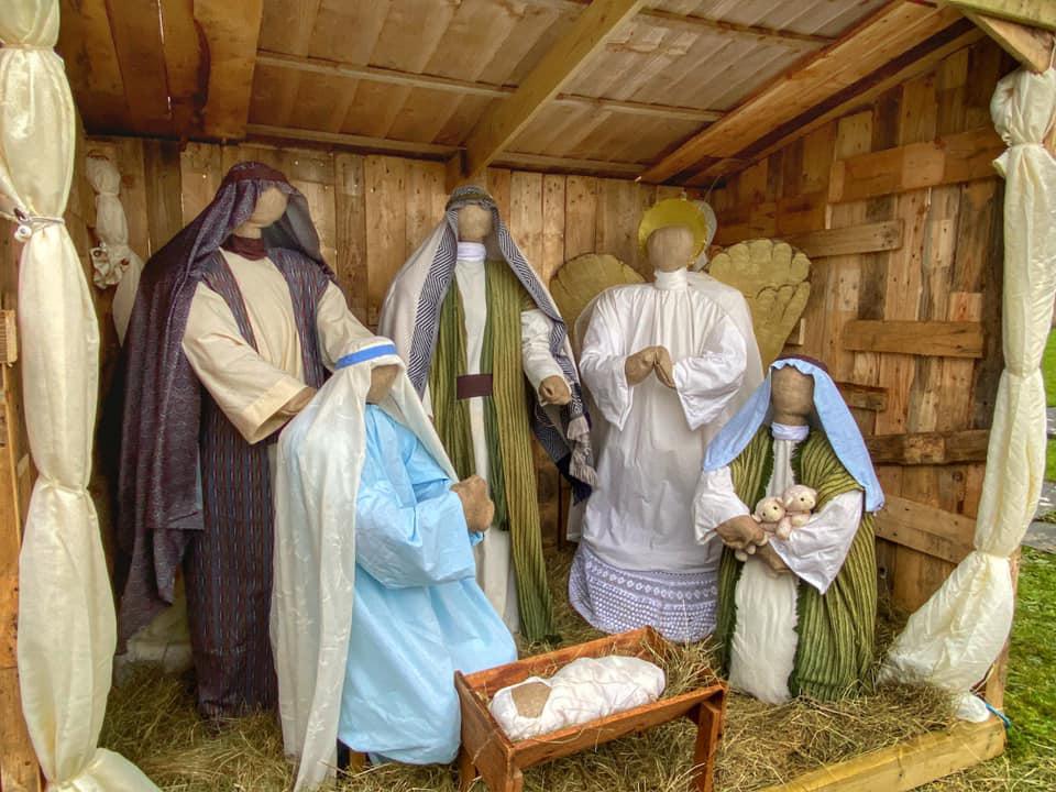The scene around the manger