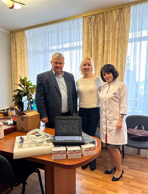 Dr Zadorozhnyi, director of the hospital, Nina of Rotary Cherkassy in the centre and the chief of Diagnostics at the hospital receiving the scanner unit