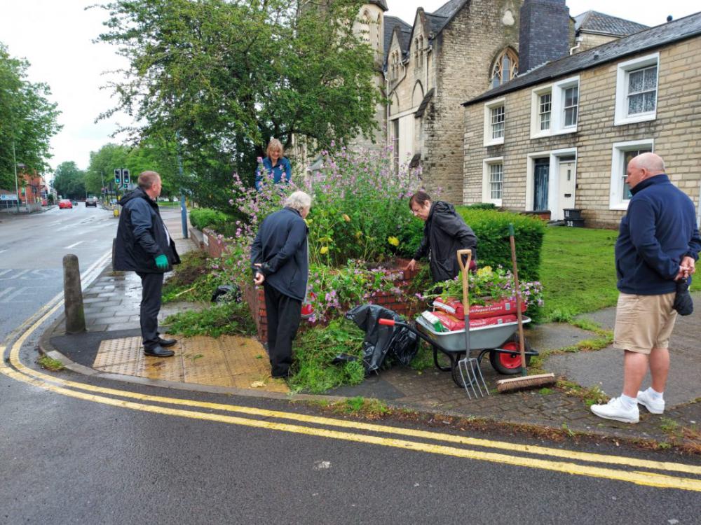 Volunteer planters spruce up Faringdon Road