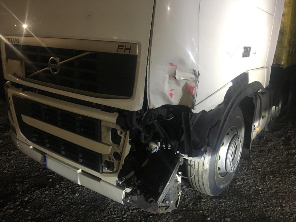 A close-up image shows the damage to the lorry