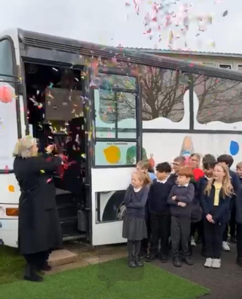 Lainesmead Primary School and Nursery’s Library Bus Unveiled
