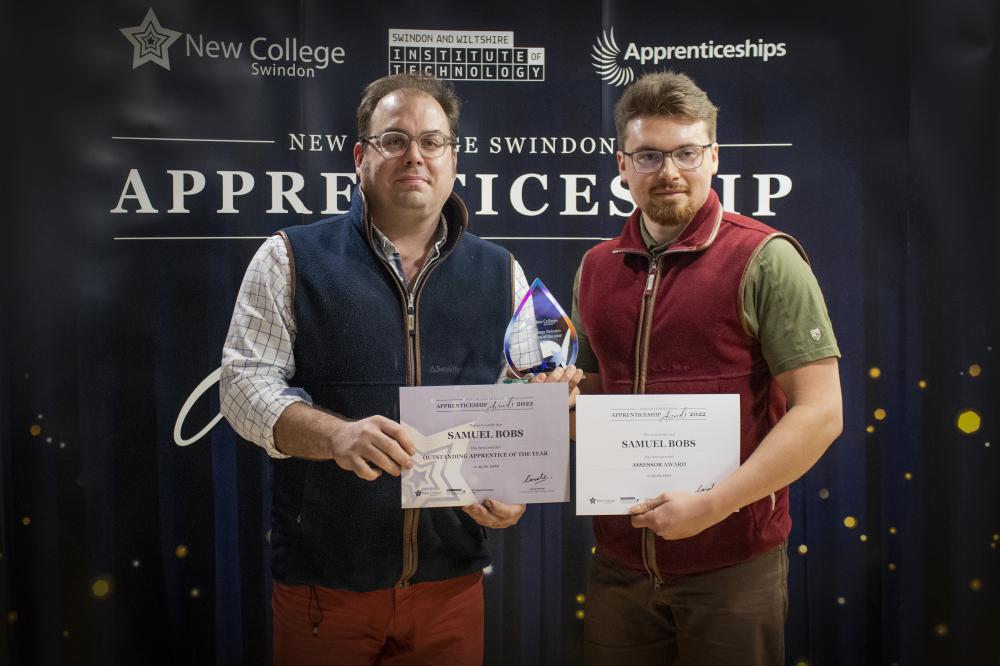 Samuel Bob (right), Level 3 Plumbing Apprentice wins Apprentice of the Year Award