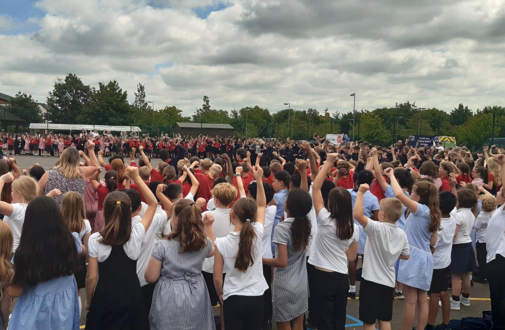 900 pupils and staff members come together for inclusive singing and signing event