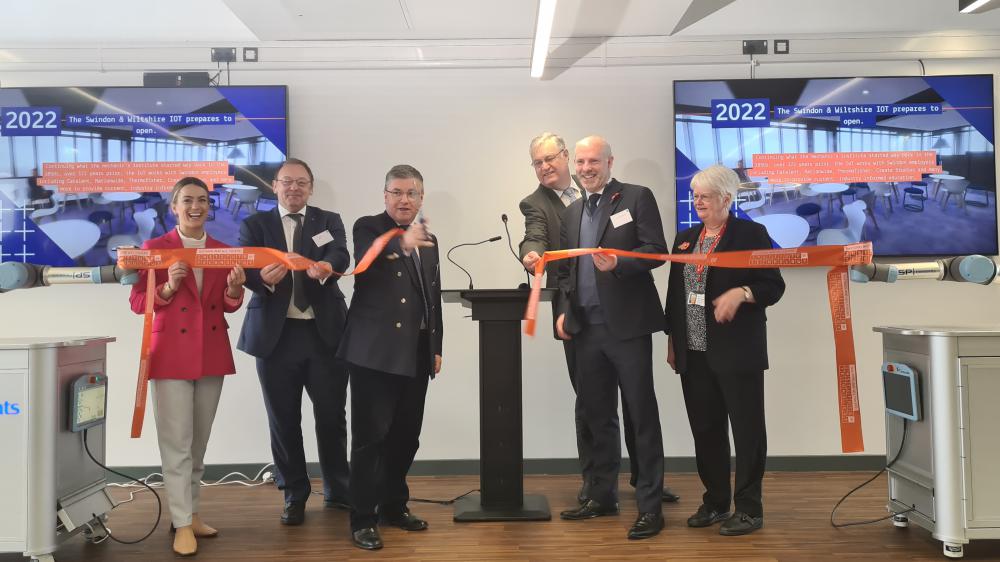 VIP Ribbon cutting (L-R) Georgie Barrat (tech journalist and presenter of the Gadget Show), Paul Moorby (Chair of the Swindon and Wiltshire Local Enterprise Partnership), Sir Robert Buckland MP, Justin Tomlinson MP, Cllr. David Renard, Carole Kitching (Principal and CEO of New College Swindon)
