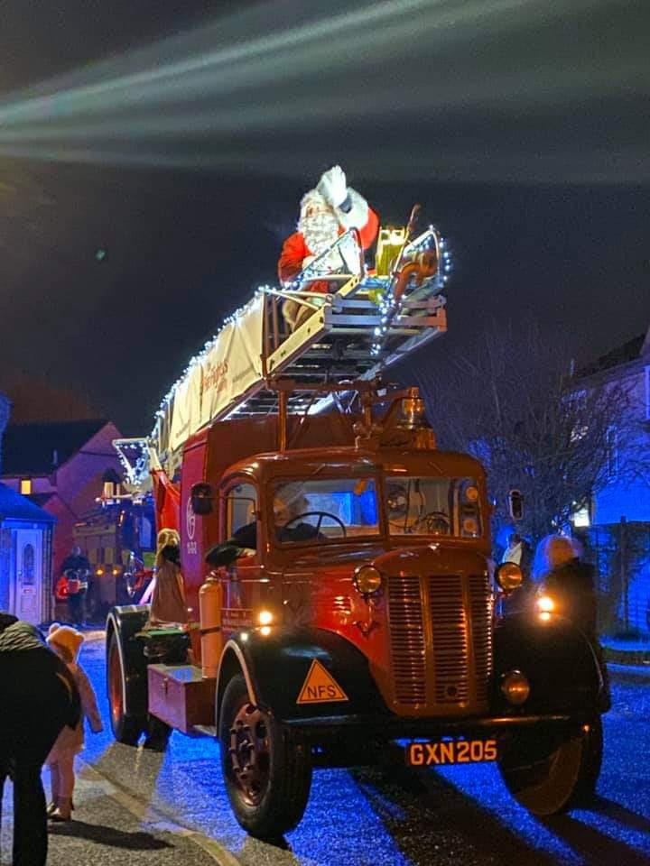 Santa returns to Swindon on vintage fire engine