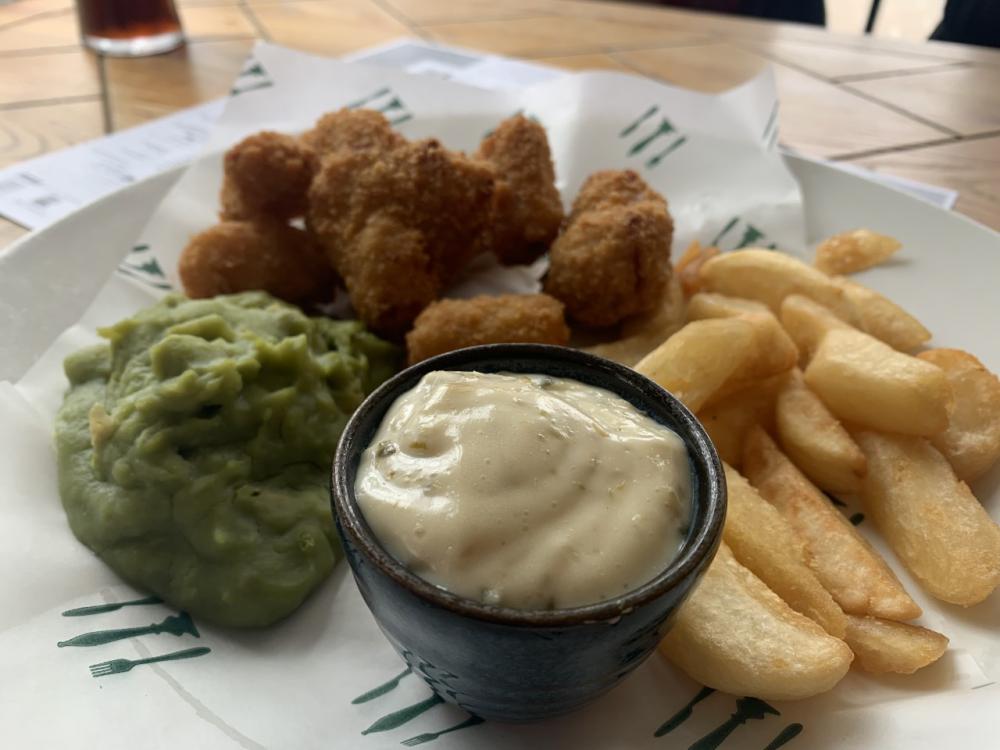 Breaded scampi, chunky chips and mushy peas with a tartare sauce