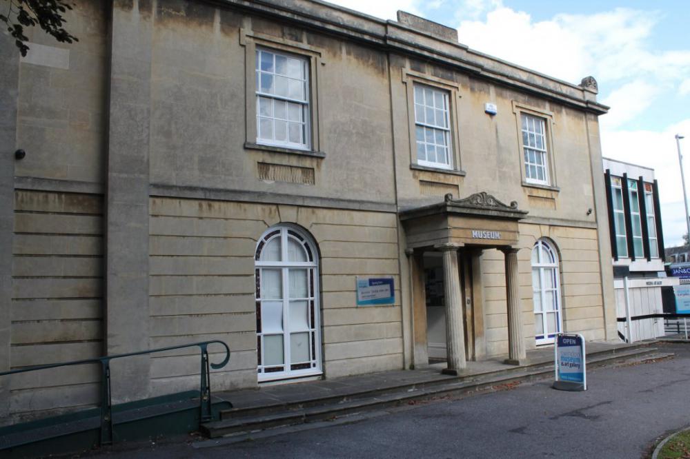 Apsley House, current home of Swindon Museum and Art Gallery