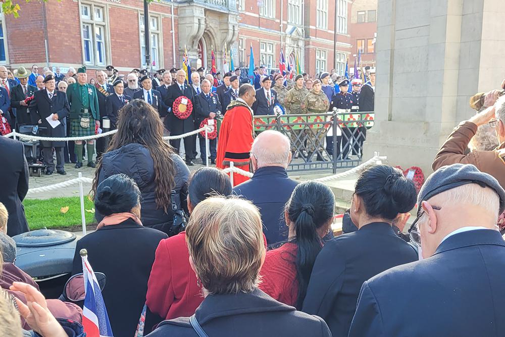 Swindon town centre Remembrance Service draws respectful crowd