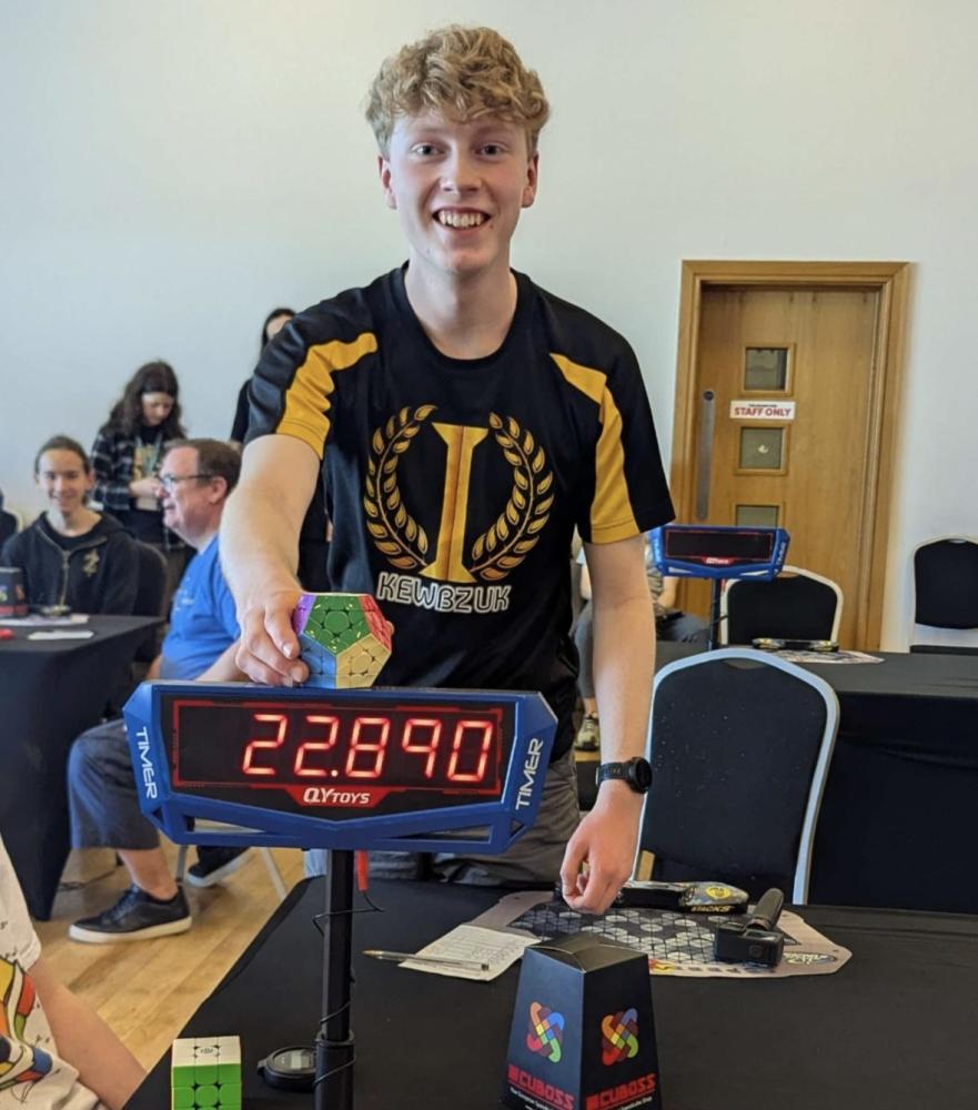 Swindon sixth-former breaks speedcubing world record