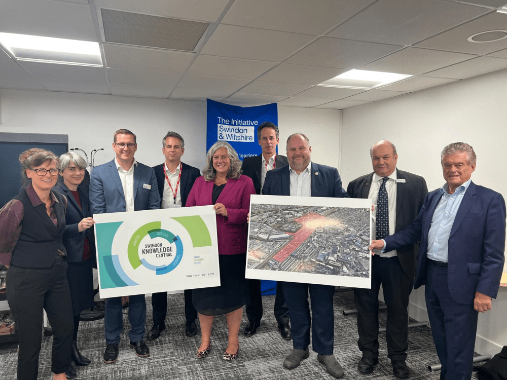 Pictured (left to right) Emma Walker (Network Rail); Professor Dame Ottoline Leyser (UKRI); Daniel Round (Network Rail); John Wilkinson (Western Gateway); Heidi Alexander MP (Swindon South); Matt Griffith (Business West); Cllr Jim Robbins (Swindon Borough Council); Mark Hopwood (GWR); Colin Skellett (Business West)