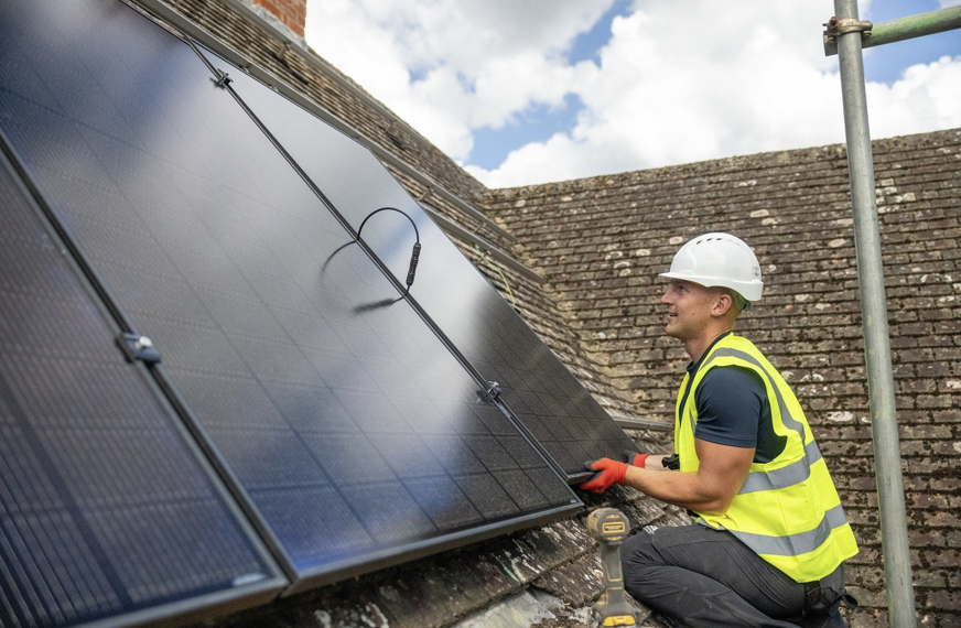 Hundreds of Swindon households cut carbon footprint through Solar Together