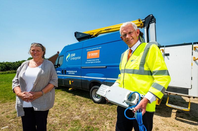 Councillor Maureen Penny, Swindon Borough Council’s Cabinet Member for Highways, Maintenance and Waste Services, and Andy O’Connor, SSE’s Director of Street Lighting