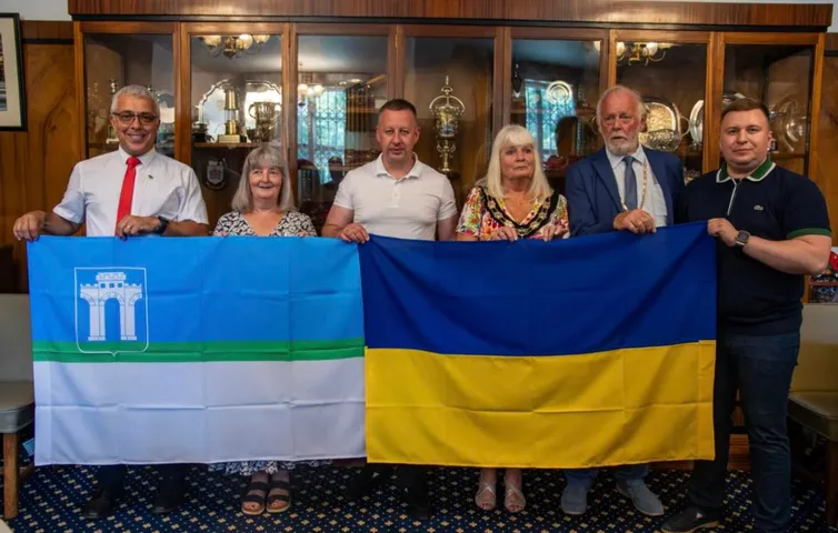 (Left to right): Ian Howard, former Swindon Mayor Fay Howard, Rivne Mayor Viktor Shakyrzian, Deputy Mayor of Swindon, Councillor Gayle Cook, Deputy Mayor's Consort Adrian Cook and Artem Hanushchak, Deputy Mayor of Rivne
