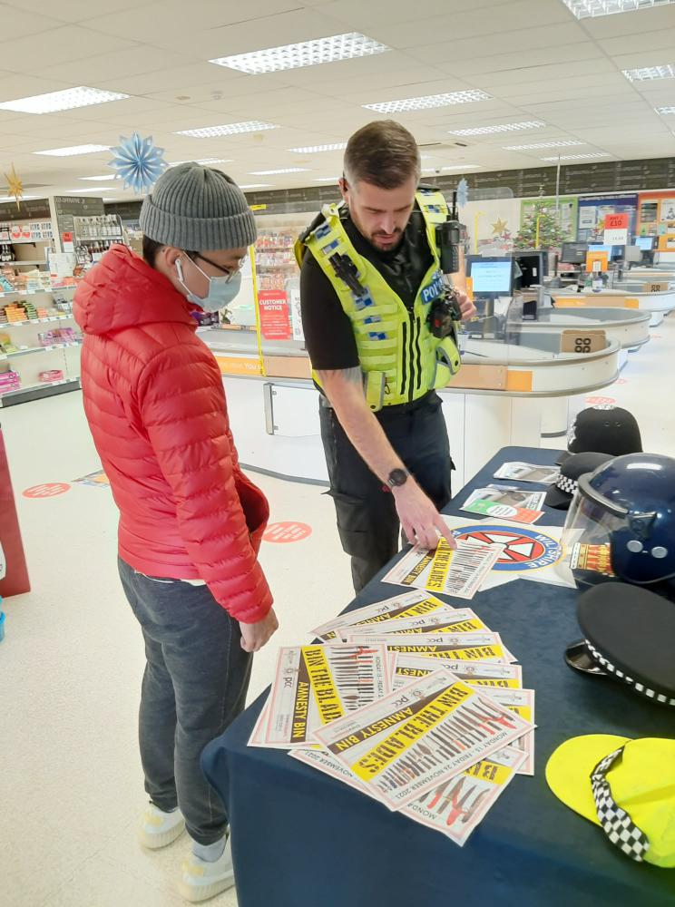 Police visit Swindon Coop to promote knife crime awareness