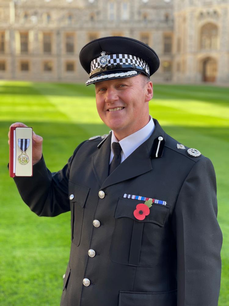 Two Wiltshire police officers receive Queen's Police Medals for ...