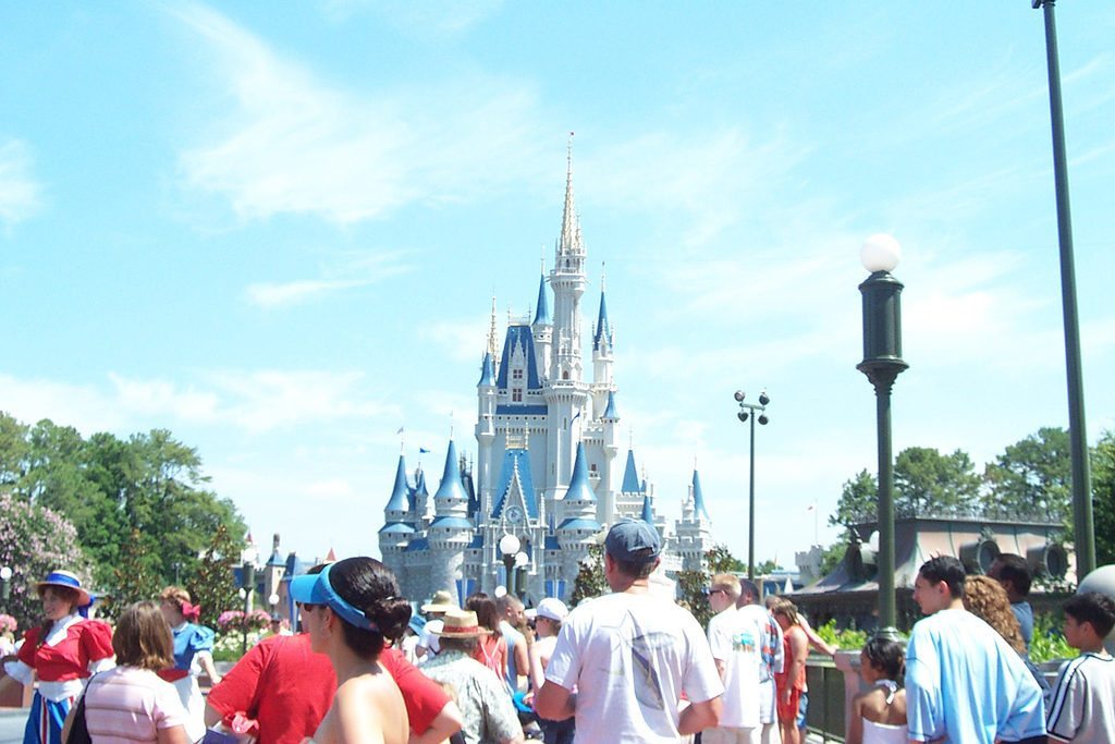"Disney World – Magic Kingdom" (CC BY-SA 2.0) by Haydn Blackey