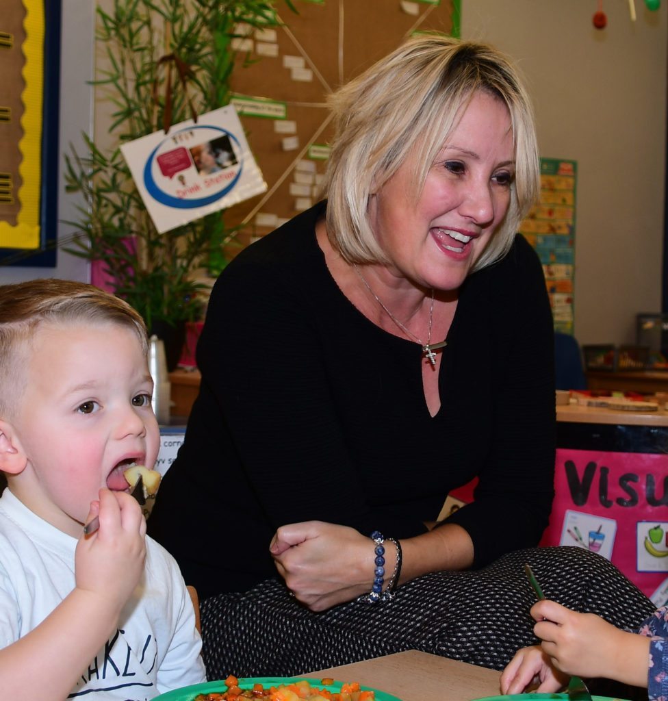 DSC_5666 ©Calyx Picture Agency Childcare Minister Caroline Dinenage MP visiting the Co-operative Child Care unit at Swindon's Great Western Hospital.
