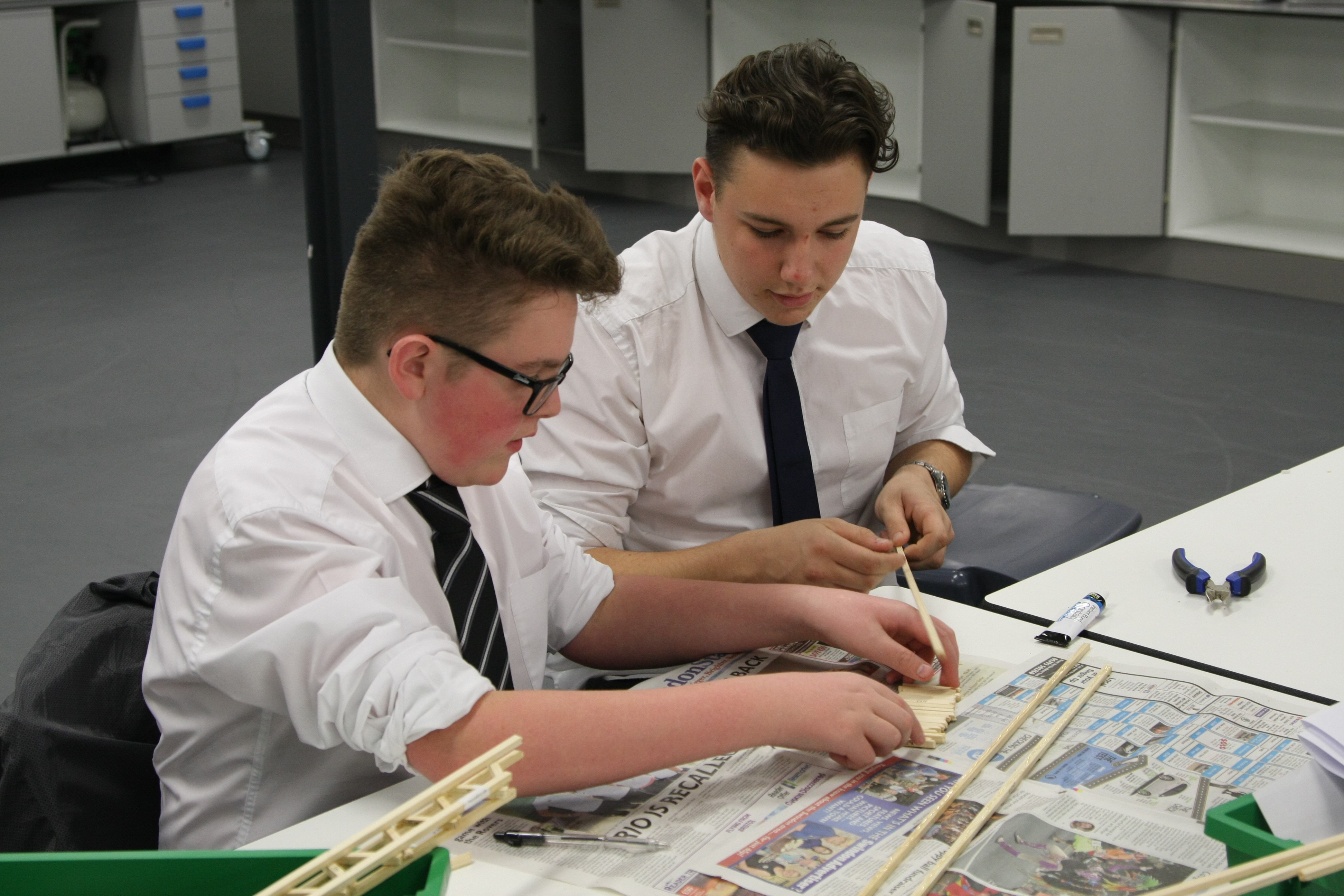 UTC Swindon students build bridges with help of business